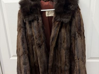 Hendricks Vintage Like New Mink coat-size medium