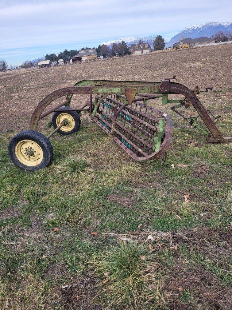 John deere hay rake