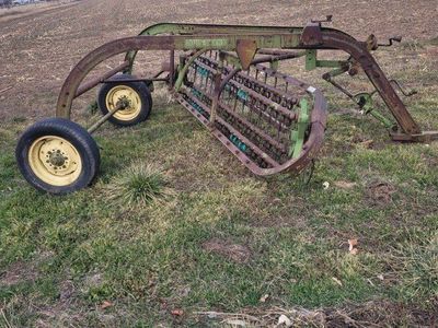 John deere hay rake
