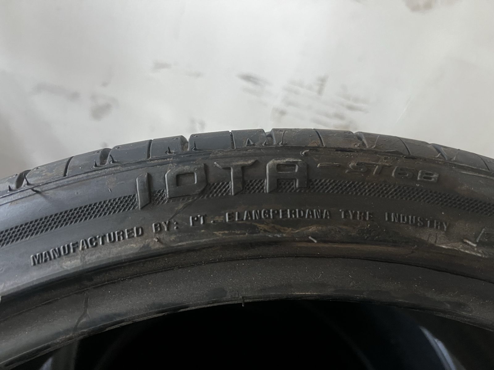 285/35/22( 2 tires)