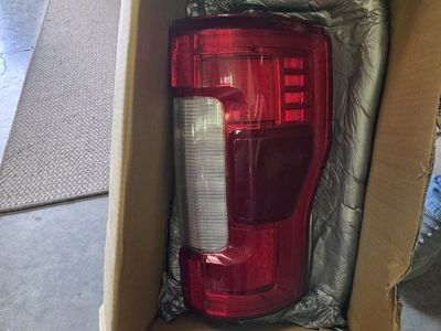 Ford F-250/F-350 Tail Light Assembly RH Passenger Side (2017-2022) OEM, Used