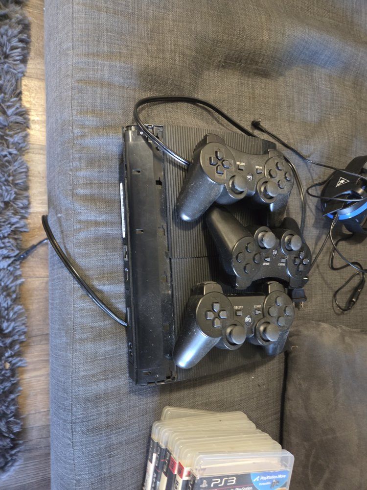 Sony PlayStation 3 PS3 Console Bundle - 3 Controllers & 4 Games (Metal Gear Solid 4, Minecraft, NCAA Football 11)