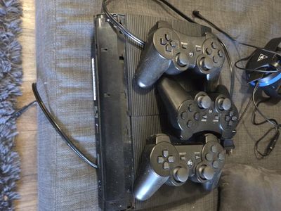 Sony PlayStation 3 PS3 Console Bundle - 3 Controllers & 4 Games (Metal Gear Solid 4, Minecraft, NCAA Football 11)