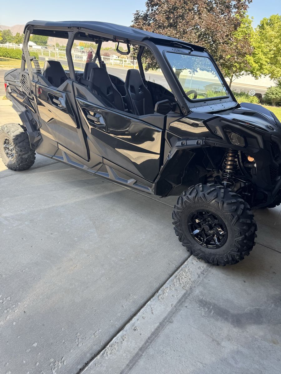 2022 Can-Am Maverick sport max 1000r DPS.