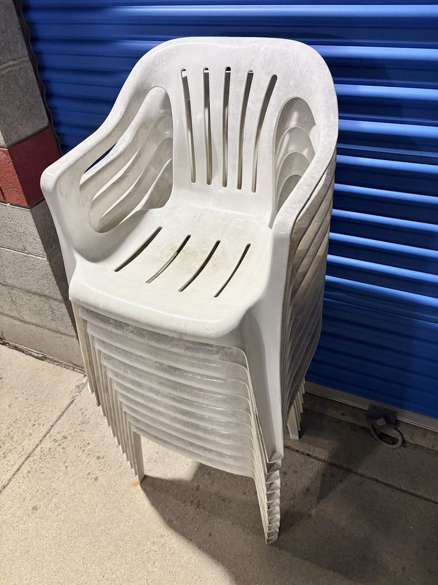 11x Syroco Strong White Stacking Patio Deck Chairs