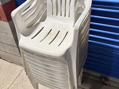 11x Syroco Strong White Stacking Patio Deck Chairs