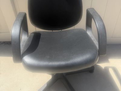Salon shampoo chair