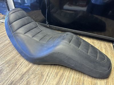 Harley Davidson Motorcycle Seat OEM RDW-92/61-0067