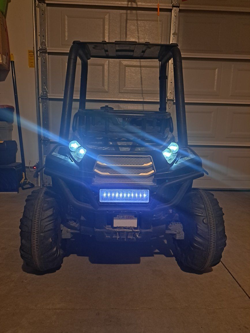 Kids 2-Seat Ride-On UTV with Working Headlights & Light Bar - Camo Green