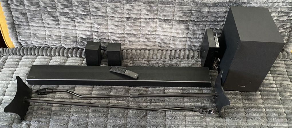 Samsung 5.1 Surround Sound System W/Towers