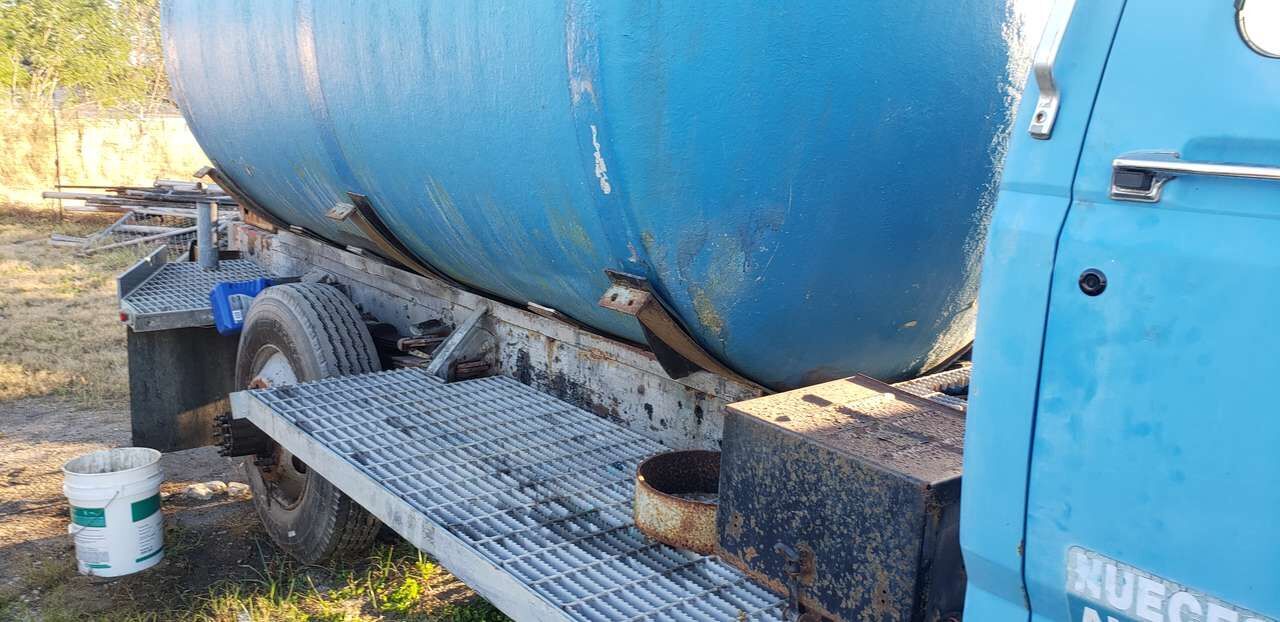 Ford F-800 Water Truck – Cummins 5.9 Mechanical Diesel, Allison Automatic Truck, Firefighting Water Truck – As-Is Project Truck