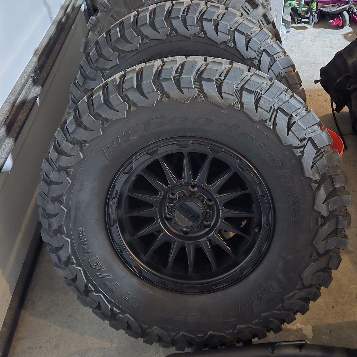 Bfgoodrich 37x13.50 R18 With KMC Wheels
