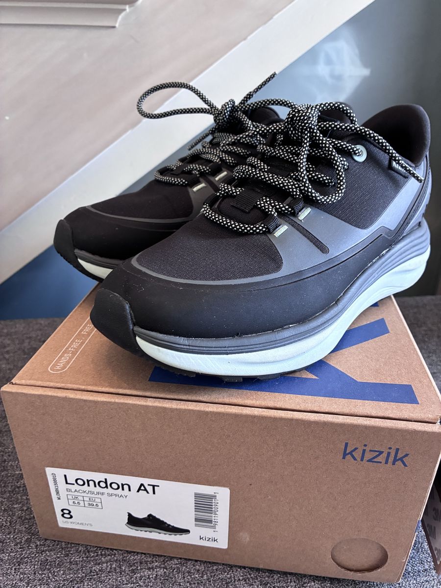 Kizik step-in sneaker. Women’s 8, brand new