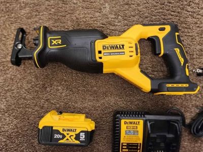 New DeWalt 20V MAX XR Brushless Reciprocating Saw Kit 5Ah Battery & Charger