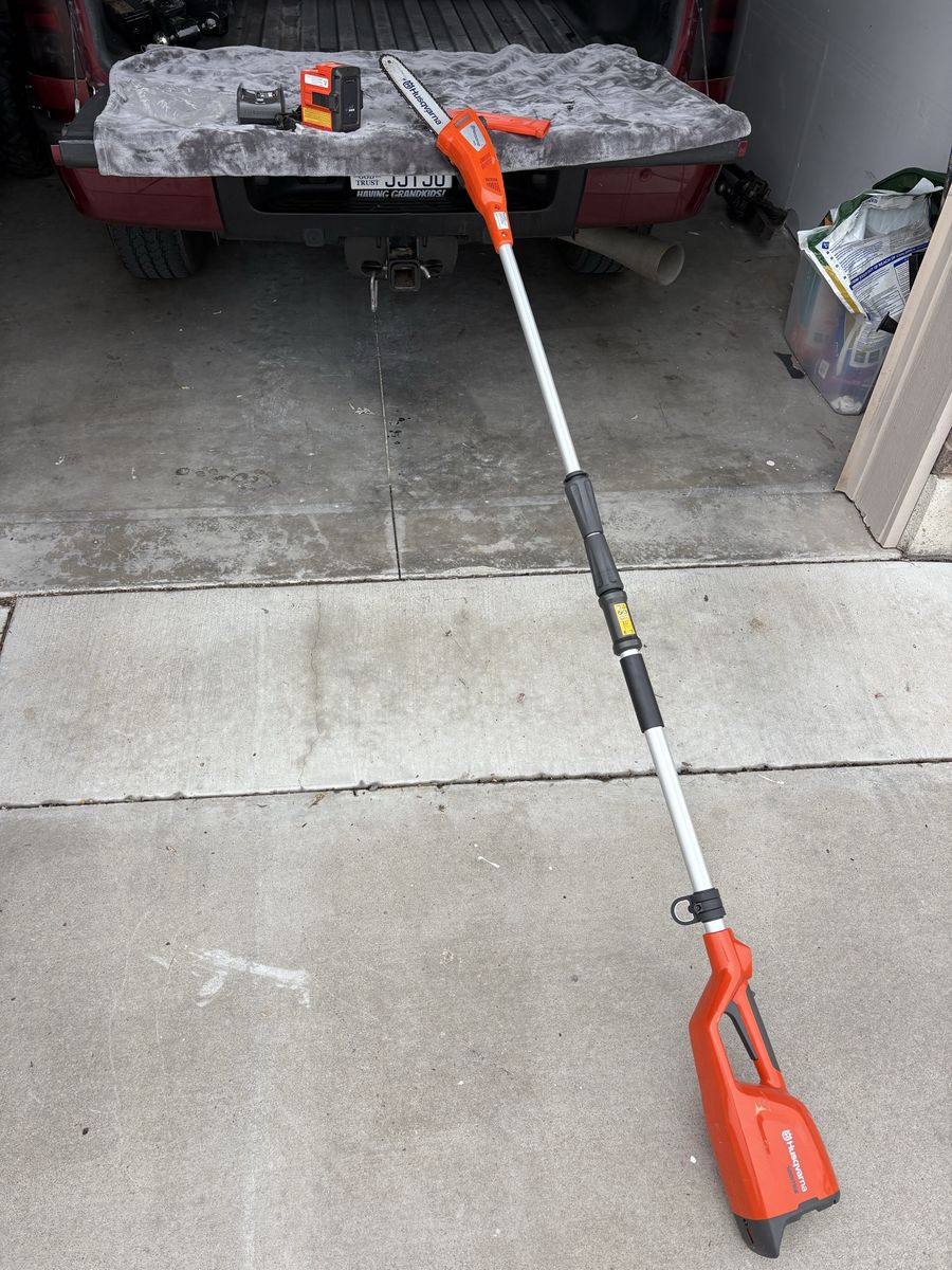 Husqvarna Pole Saw, 120tk4-p 40V, comes with battery and charger