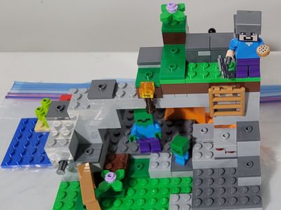 Lego Minecraft Zombie Cave