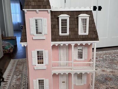 Wooden dollhouse for maileg mice.