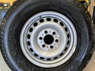 Mercedes Sprinter van takeoff wheels and tires