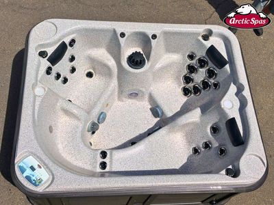 Arctic Spa Fox 7' x 5 1/2' Refurbished