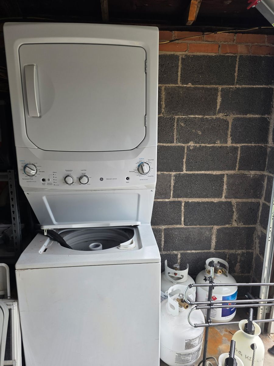 Stand Up Washer and Dryer- Electric