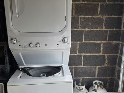 Stand Up Washer and Dryer- Electric