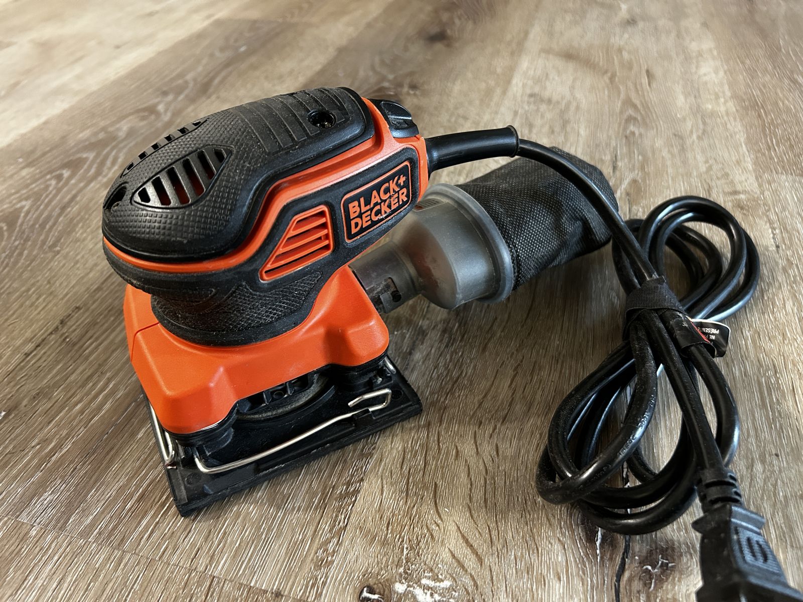 BLACK+DECKER 2.0 Amp Electric 1/4 Sheet Sander