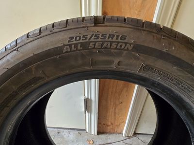 Road Control 2 All Season Tire 205/55R16 Used