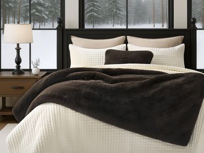 Luxurious Dark Brown Faux Chinchilla Fur Throw Blanket - Soft & Warm 1220gsm