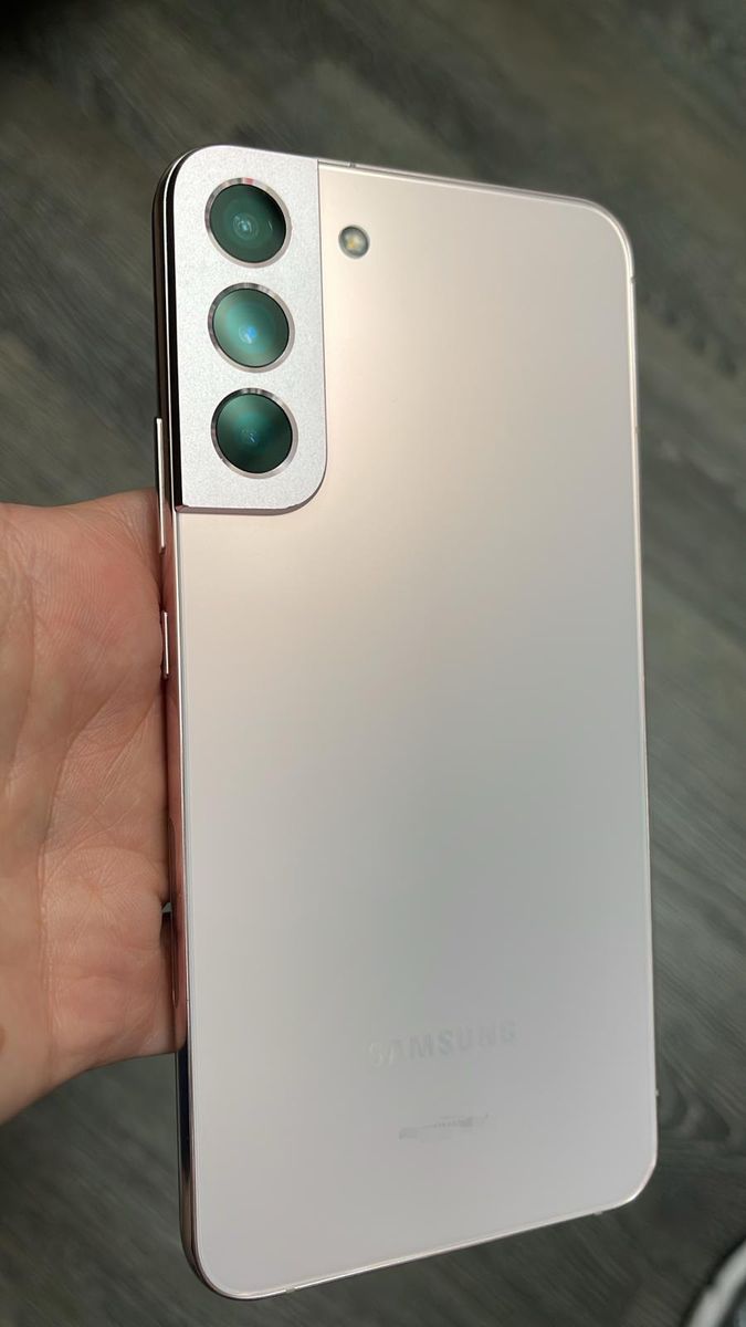 Samsung Galaxy S22 PLUS 5G  128GB -  Unlocked