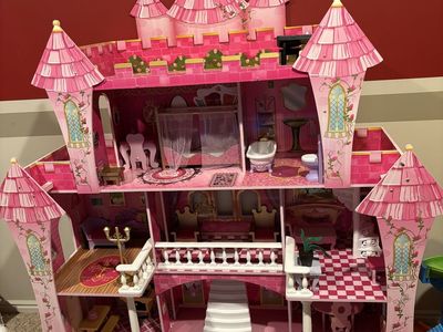 Dollhouse Castle With Light That Works And Toilet