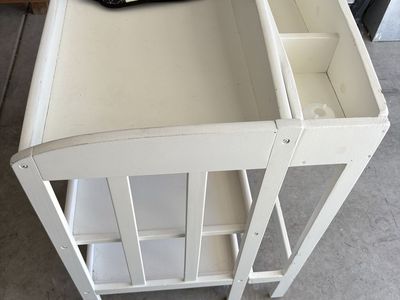 Diaper changing table