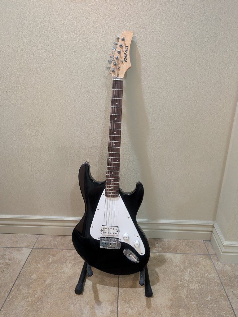 Electric Guitar - Black & White