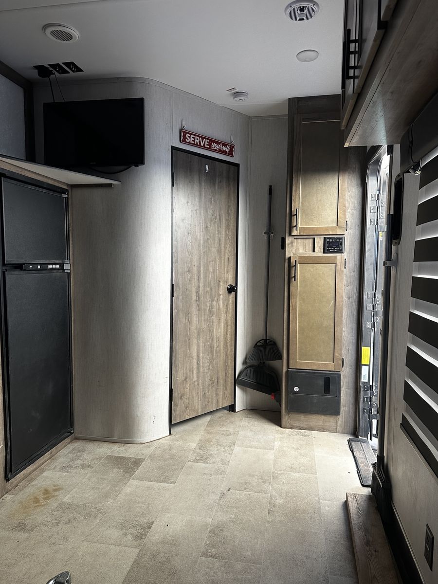 Main image 12