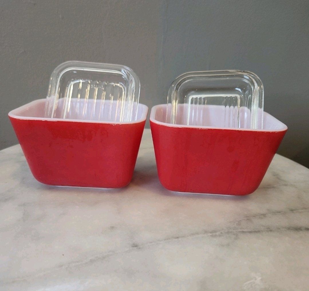 Vintage Pyrex Small Red Refrigerator Dishes With Ribbed Lids