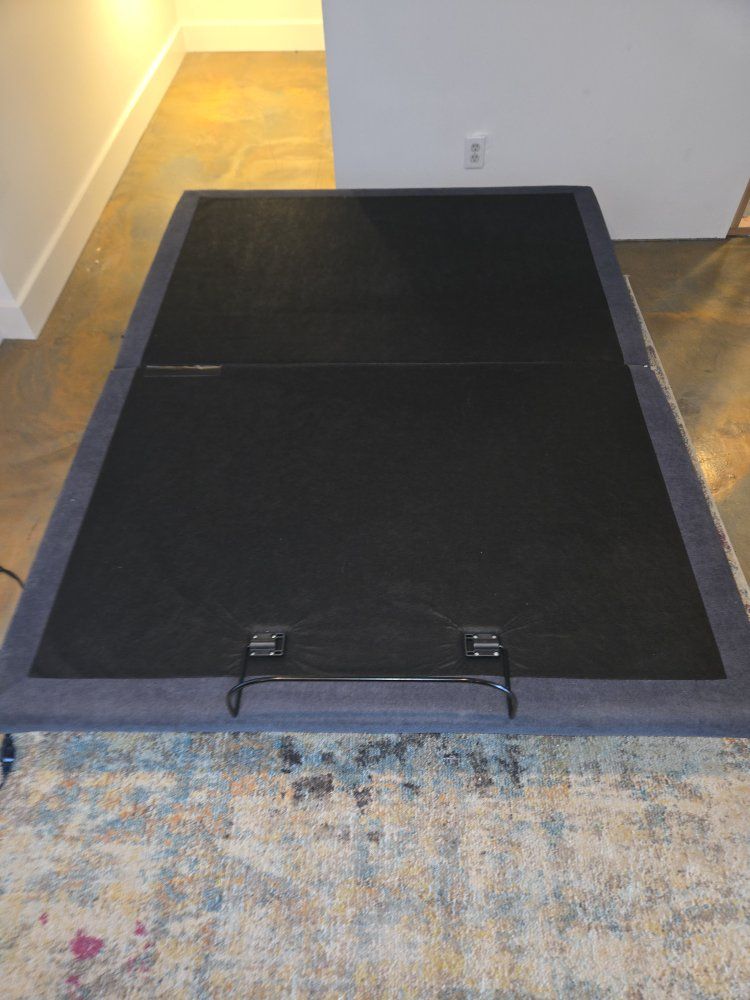 Coastline 200 Queen Size Adjustable Bed with Remote Control.