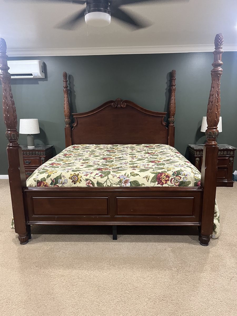 KING BED WITH NIGHTSTANDS