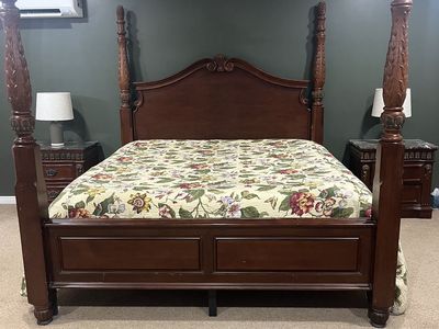 KING BED WITH NIGHTSTANDS