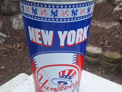 Awesome 19" Retro 2004 Yankees metal wastebasket