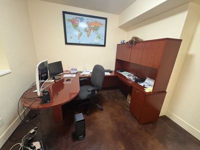 Executive U-shaped office desk w/ hutch & credenza w/ storage $400 cash/venmo in Draper