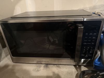 Insignia Microwave