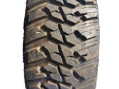 2 NOS KANATI MUD HOG M/T BSW LT 37 12.5 17 124Q 10PLY MUD TERRAIN TIRE L1737125E252