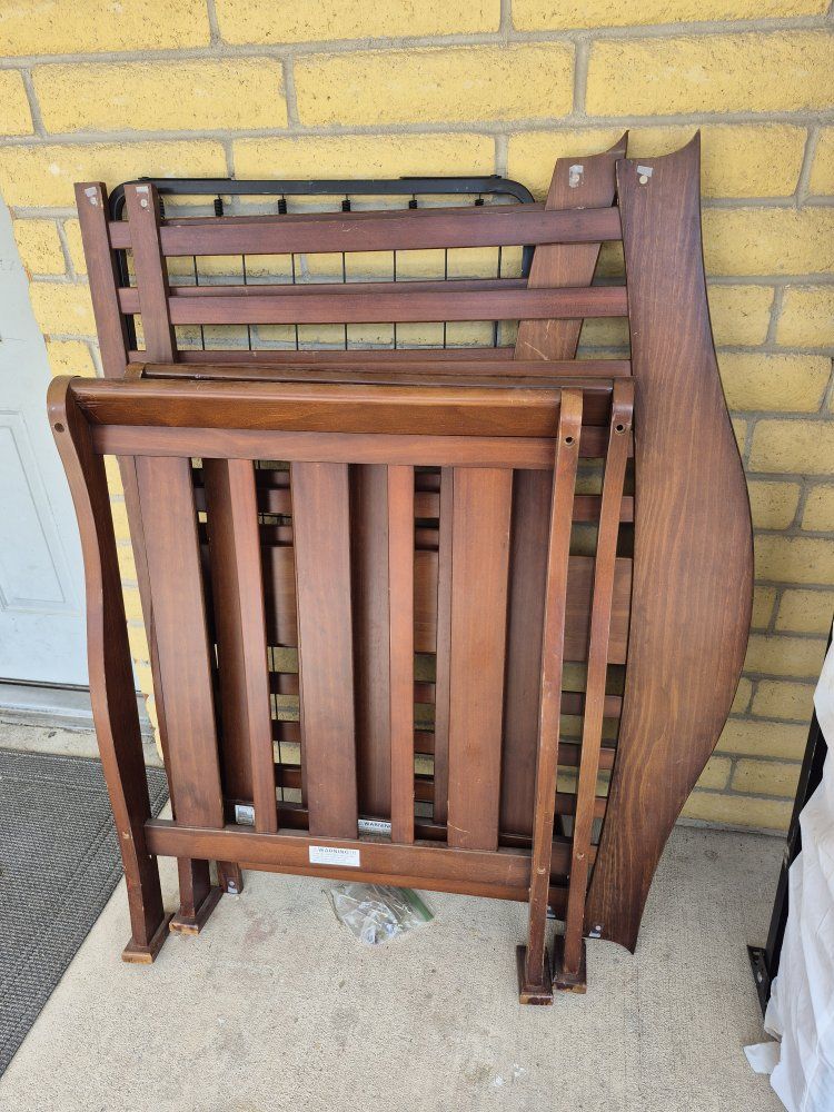 Baby crib - no mattress