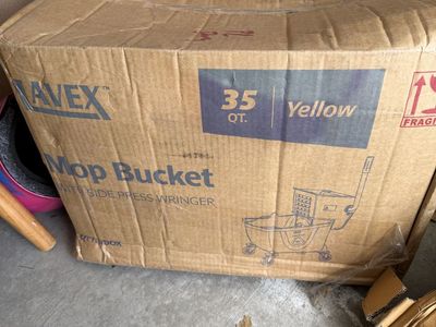 Avex 35 QT Mop Bucket w/ Wringer