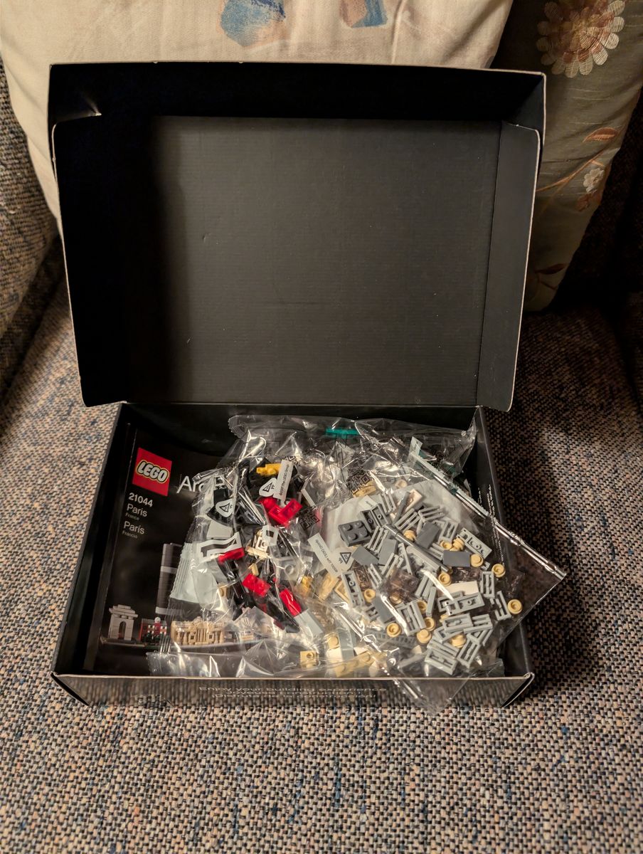 LEGO Architecture Skylines Paris 21044 - OPEN BOX