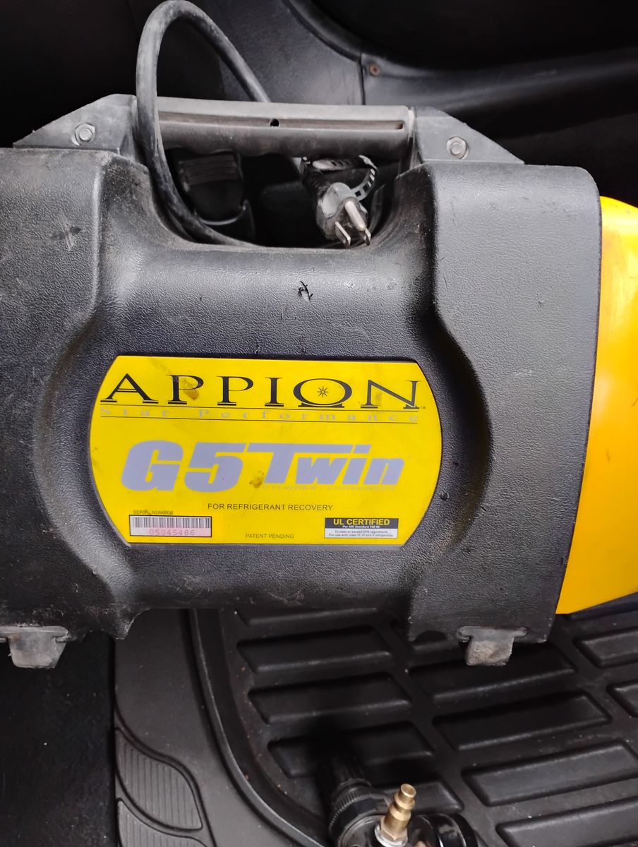 HVAC REFRIGERANT RECOVERY SYSTEM