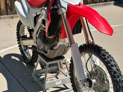 2016 Honda CRF450R Dirt Bike