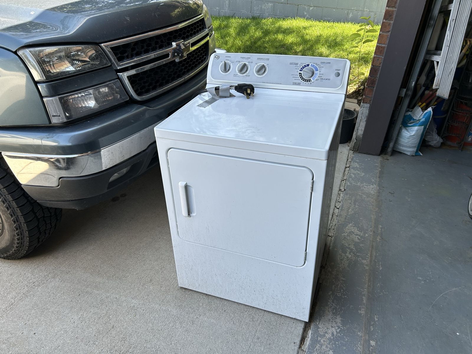 GE White Electric Clothes Dryer