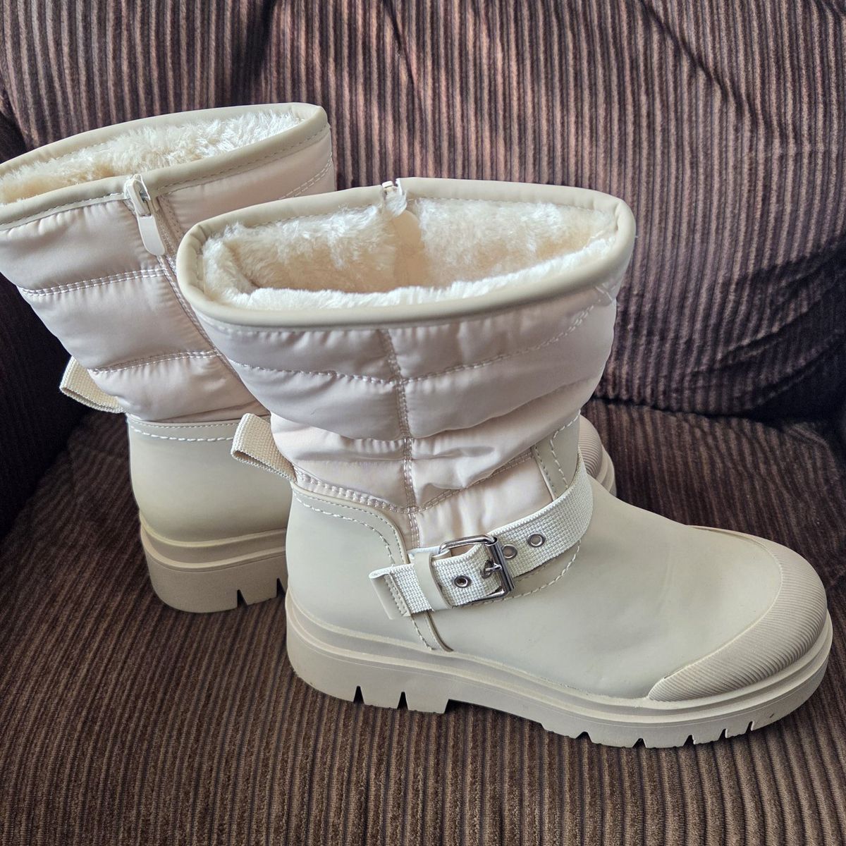 Dream Pairs cream colored fur lined boots