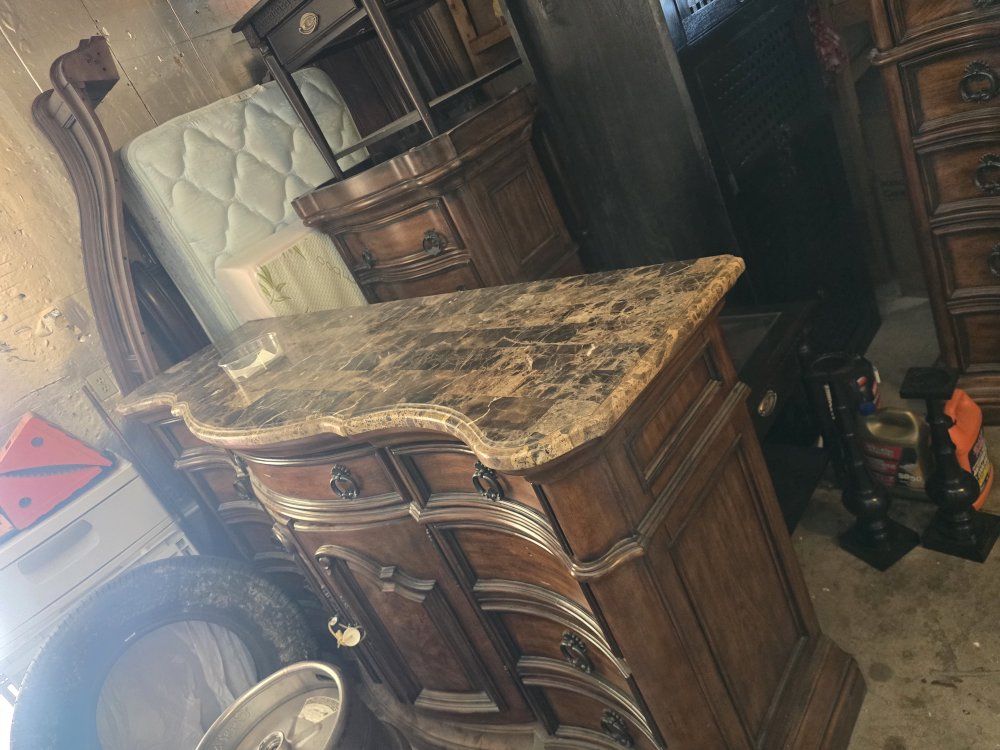 Soild bedroom set, 3 dressers $250 OBO