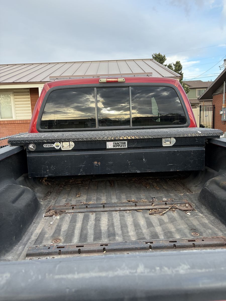 Bed toolbox